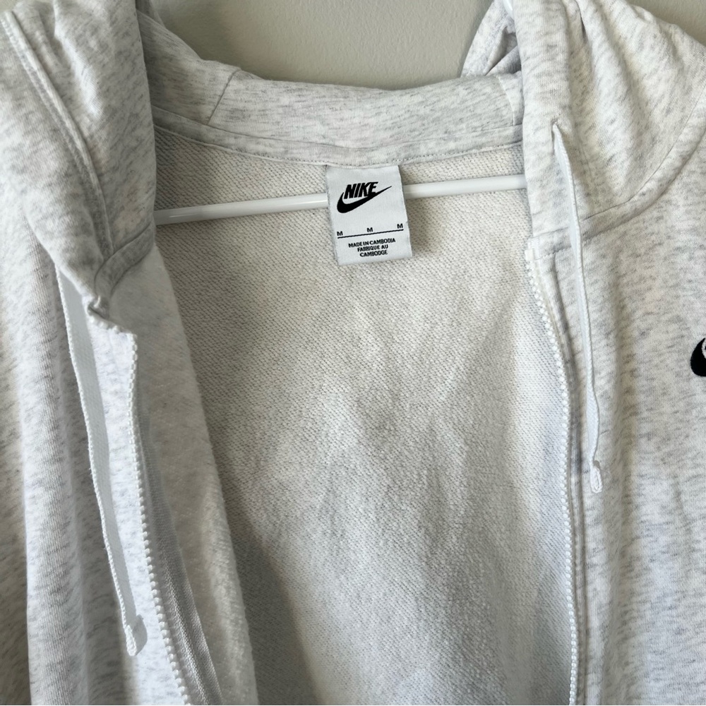 Women’s Nike Light Gray Hoodie, Zip Up, Medium - Picture 4 of 4